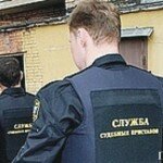 Должник запер приставов в квартире и сам ушел