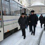 Губернатор Новосибирской области прокатился в городском общественном транспорте